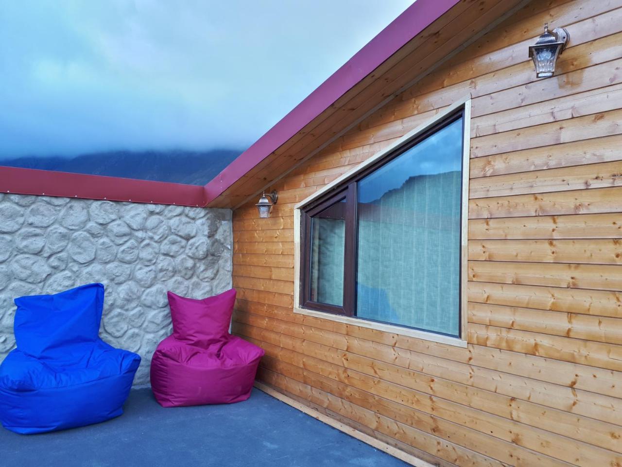 Four Season In Kazbegi Hotell Eksteriør bilde